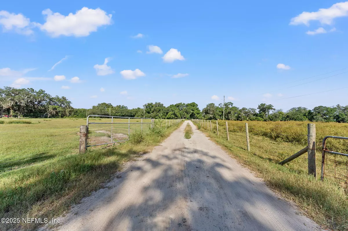 Hawthorne, FL 32640,4203 SE US HWY 301