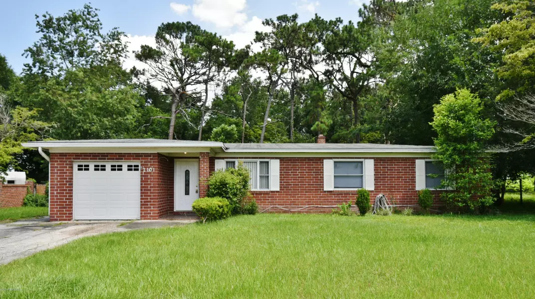 2101 MAPLE LEAF DR E, Jacksonville, FL 32211