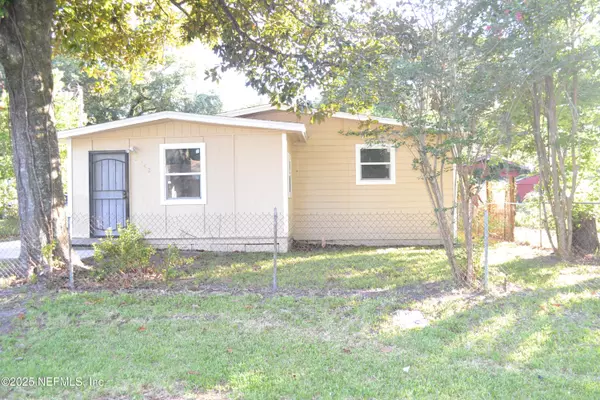 3042 LUCOMA DR, Jacksonville, FL 32254