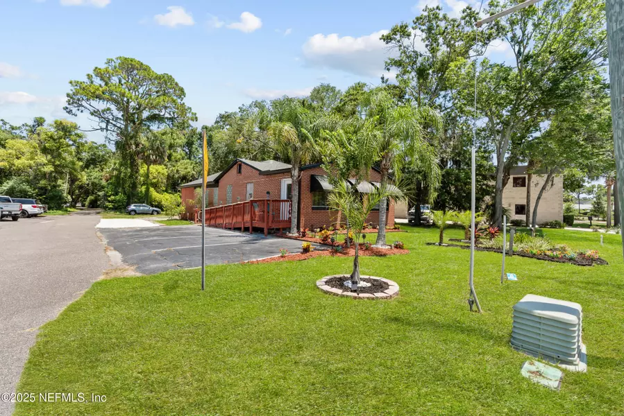 1887 MAYPORT RD, Atlantic Beach, FL 32233