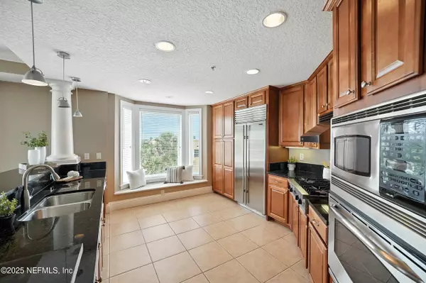 Jacksonville Beach, FL 32250,112 5TH AVE S #402