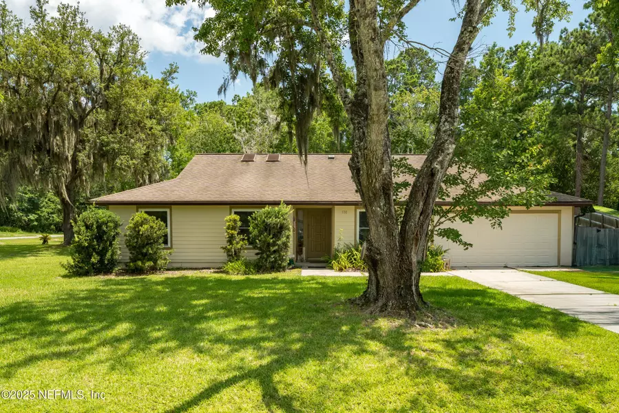 530 HICKORY DR, Fleming Island, FL 32003