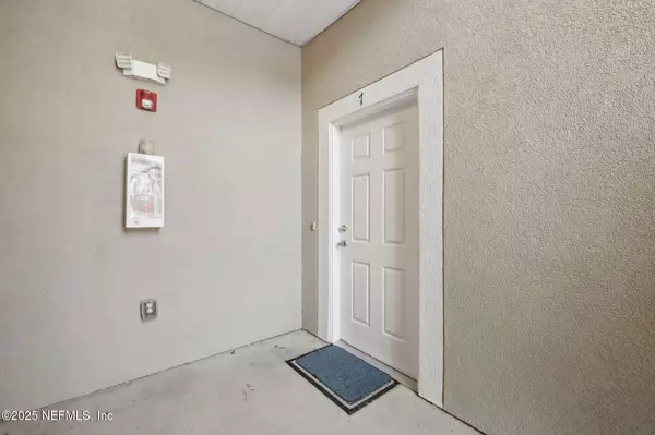 Jacksonville, FL 32210,5050 PLAYPEN DR #4-7
