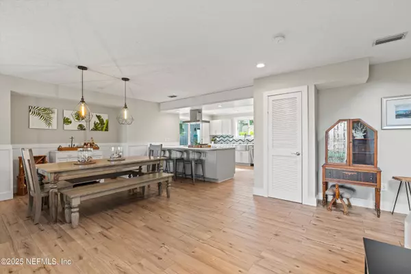 Jacksonville Beach, FL 32250,913 23RD ST N