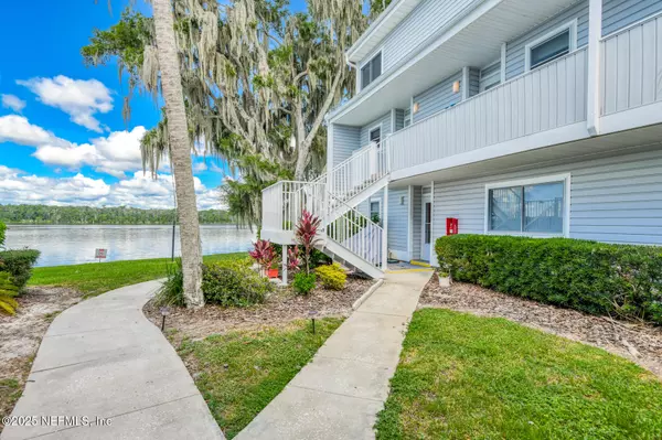222 RIVER BEND PL #BLDG C, Welaka, FL 32193