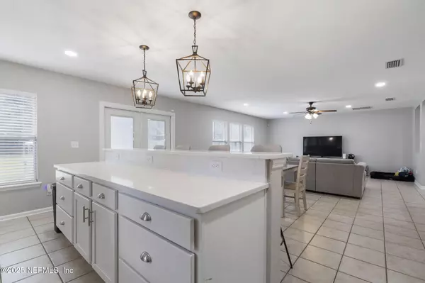 Jacksonville, FL 32222,7495 HAWKS CLIFF DR