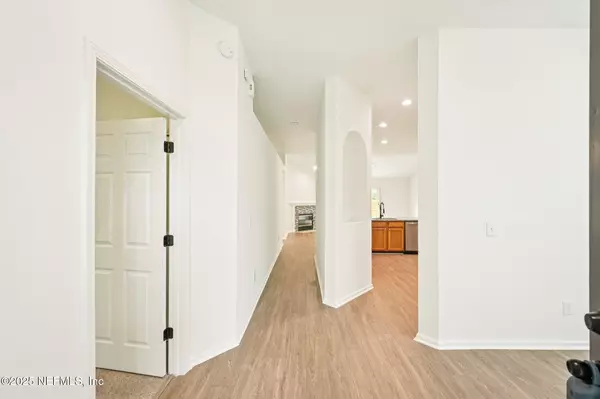 Jacksonville, FL 32244,8761 REDLEAF CT