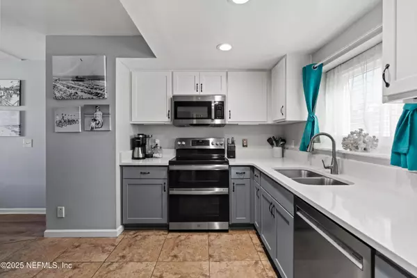 Jacksonville Beach, FL 32250,2211 S 1ST ST