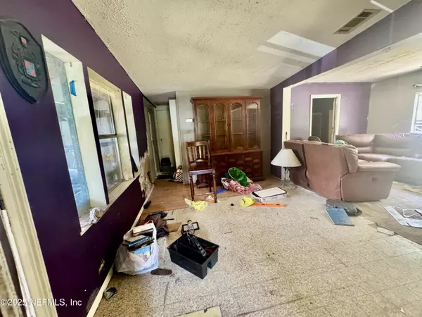 Interlachen, FL 32148,626 DAWN AVE