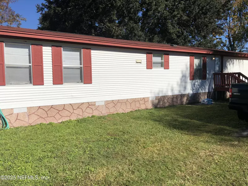 130 WATERSIDE AVE, Satsuma, FL 32189