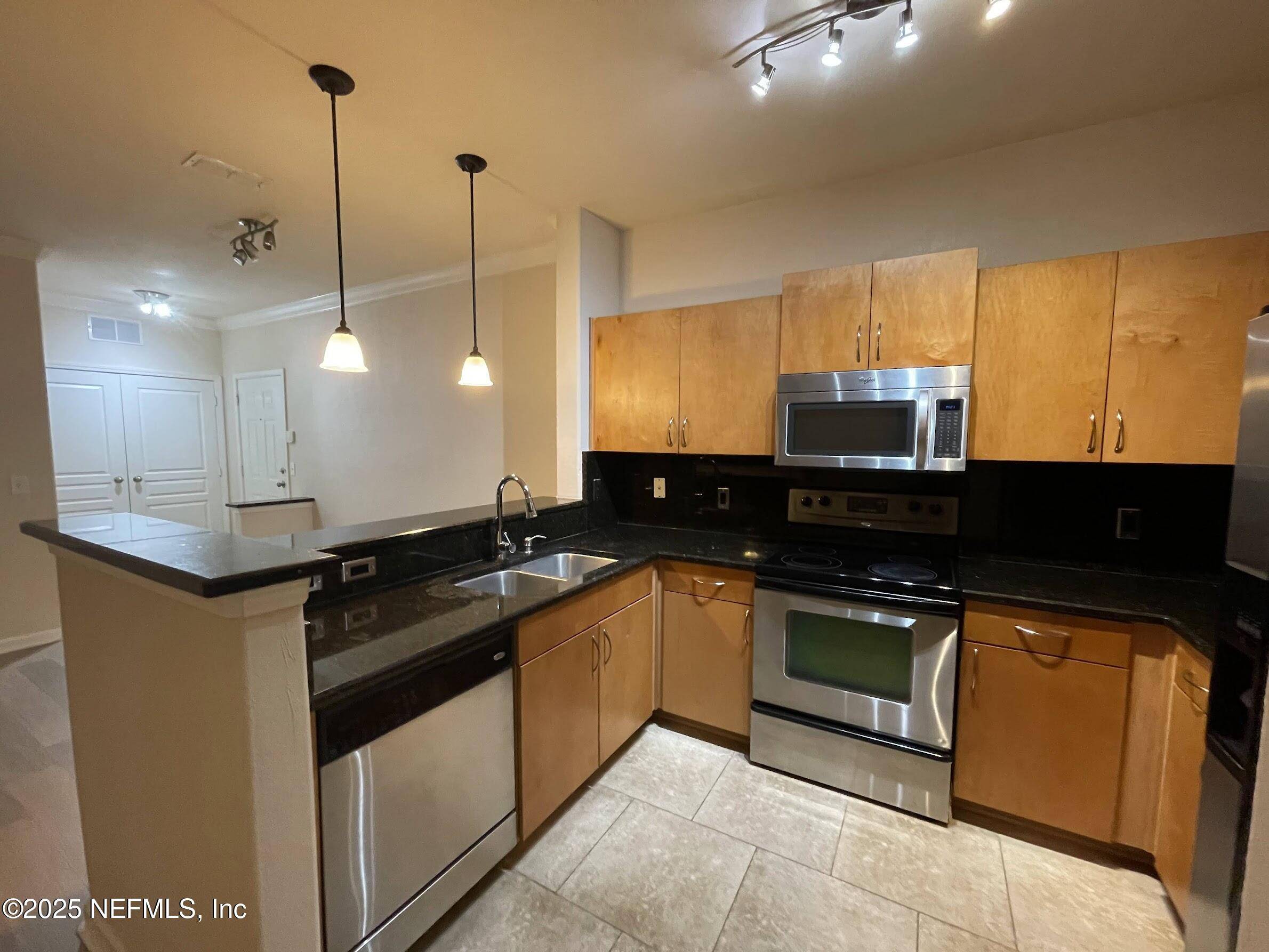 8290 GATE Pkwy #1009, Jacksonville, FL 32216