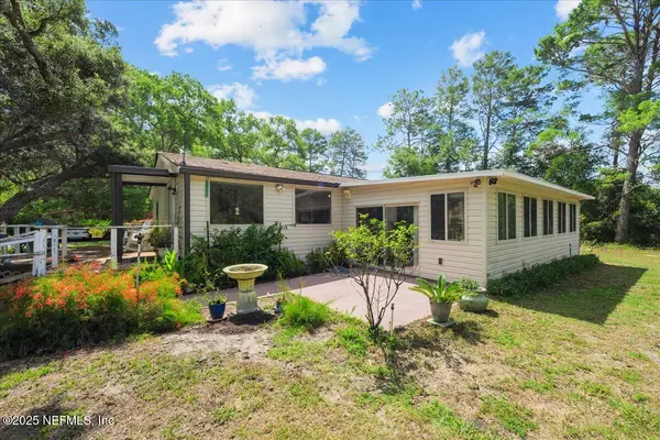 Pomona Park, FL 32181,185 KINGFISH RD