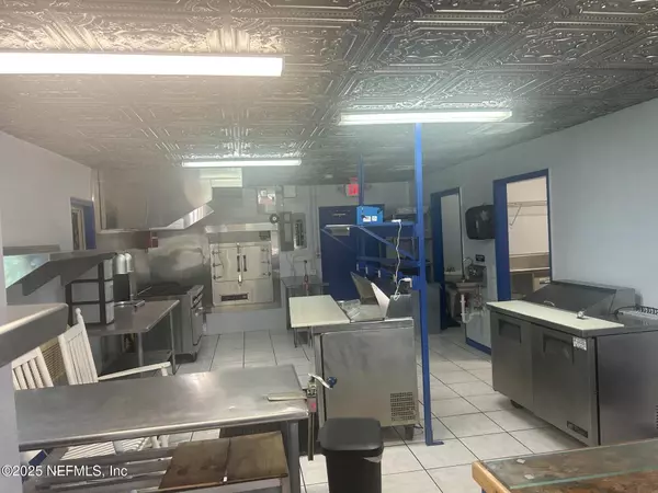 Welaka, FL 32193,413 ELM ST