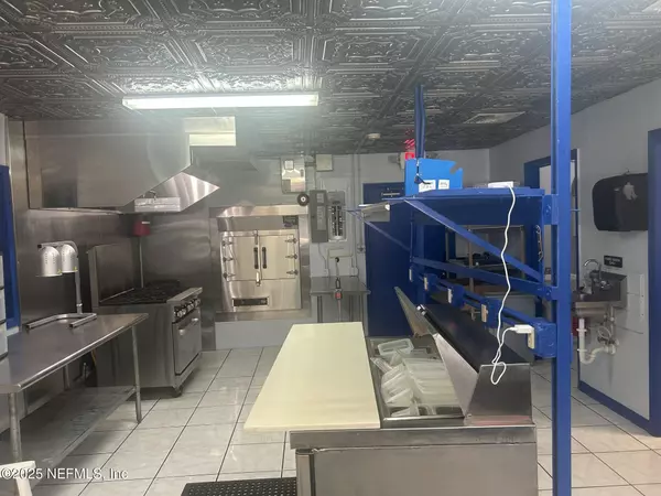 Welaka, FL 32193,413 ELM ST