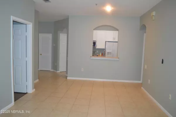 Jacksonville, FL 32256,10550 BAYMEADOWS RD #109