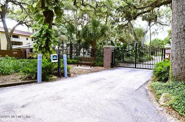 Atlantic Beach, FL 32233,1810 SEVILLA BLVD #202