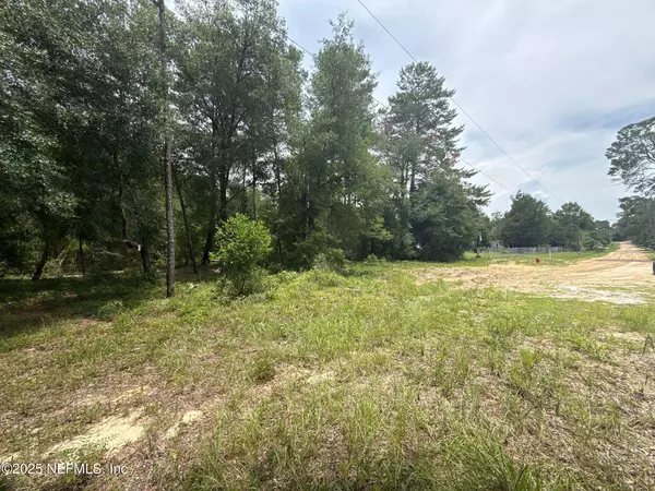 Interlachen, FL 32148,140 CHEROKEE DR DR