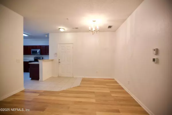 Jacksonville, FL 32210,3600 LENIN PEAK CT #8