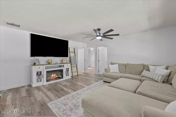 Satsuma, FL 32189,105 OAKWOOD RD