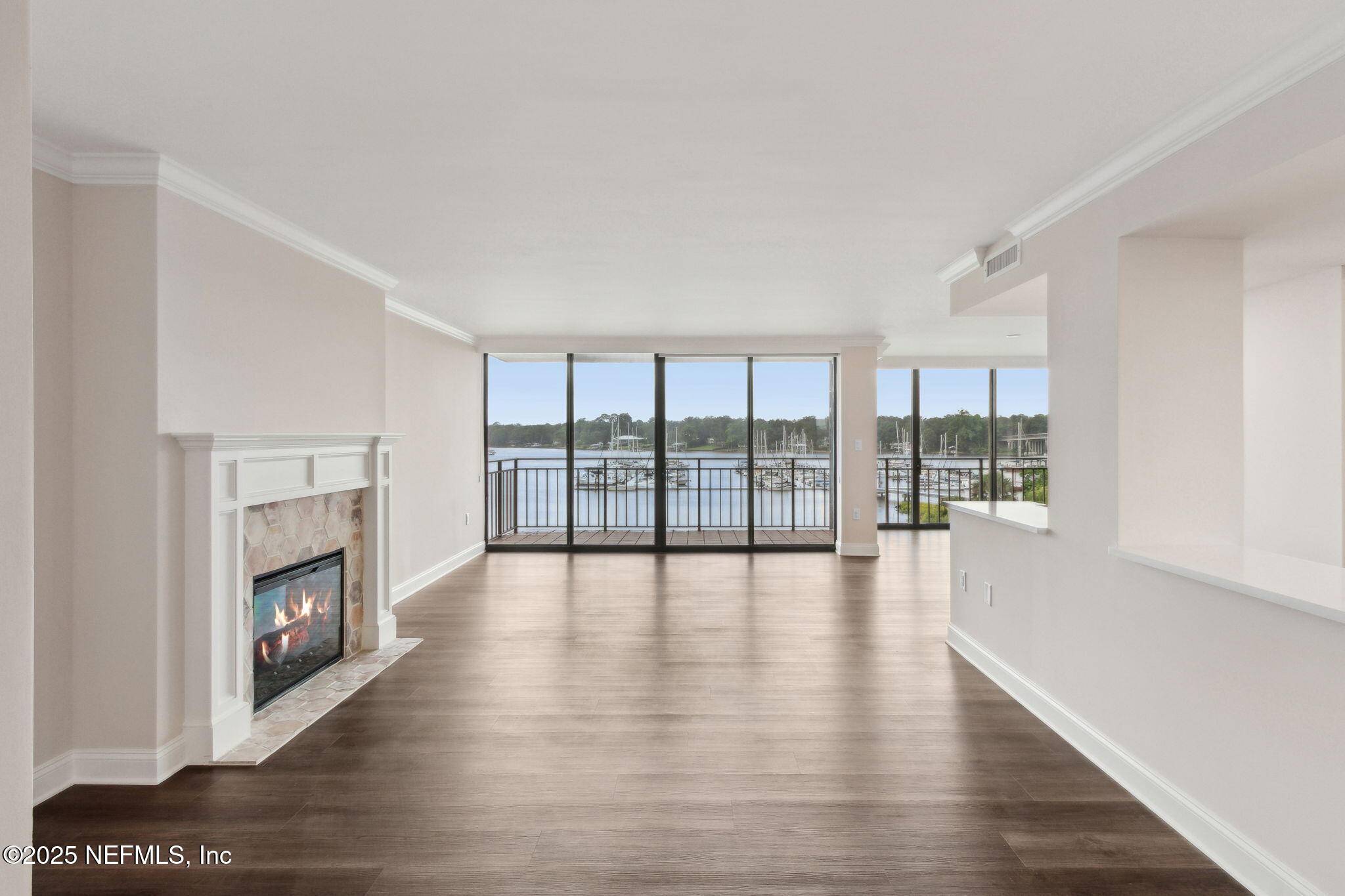 Jacksonville, FL 32210,4401 LAKESIDE DR #404