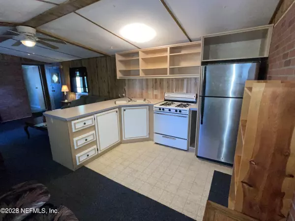 Interlachen, FL 32148,205 LAKEVIEW CT
