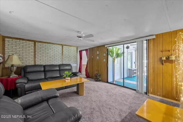 Interlachen, FL 32148,108 HUGH AVE