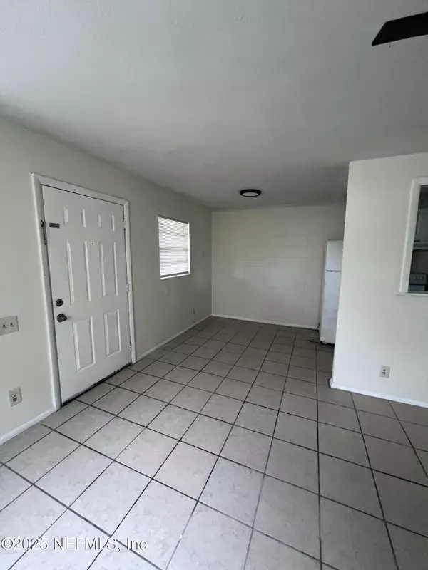 Jacksonville, FL 32211,1040 BERT RD #4