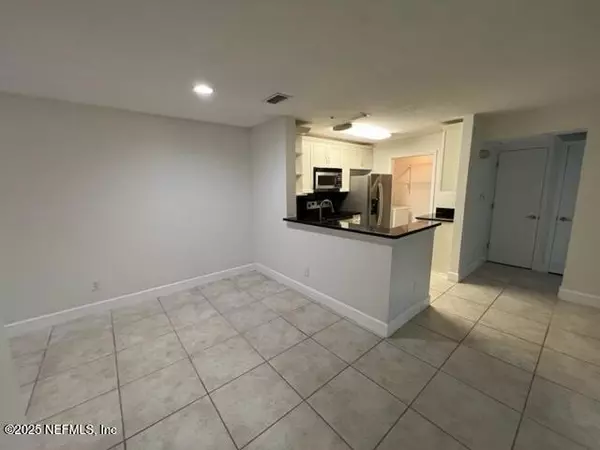 Jacksonville, FL 32256,7701 TIMBERLIN PARK BLVD #111