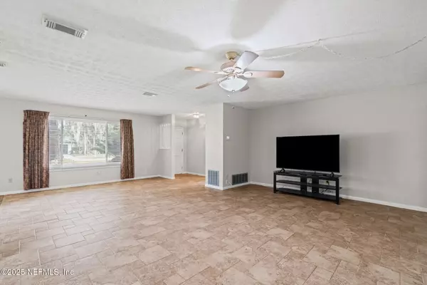 Fleming Island, FL 32003,136 HOLLYWOOD FOREST DR
