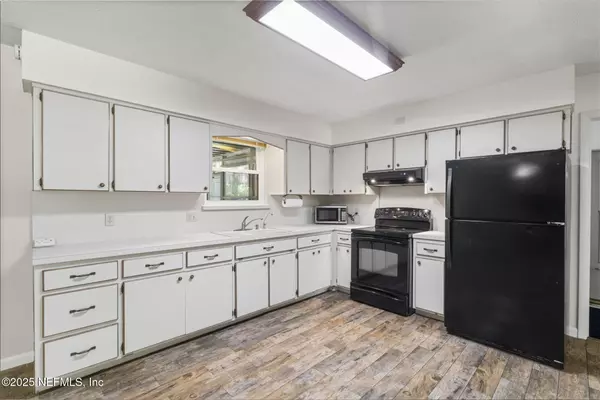 Fleming Island, FL 32003,136 HOLLYWOOD FOREST DR