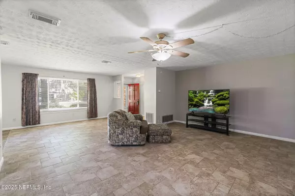 Fleming Island, FL 32003,136 HOLLYWOOD FOREST DR