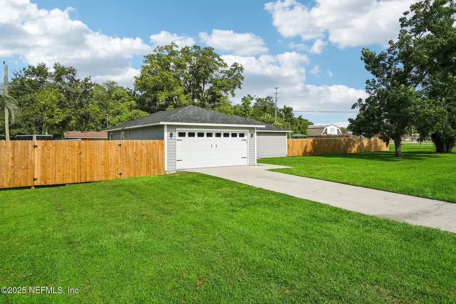 504 JOAN ST, Macclenny, FL 32063