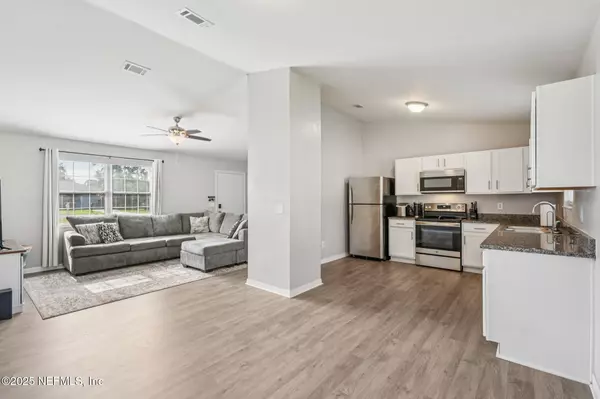 504 JOAN ST, Macclenny, FL 32063