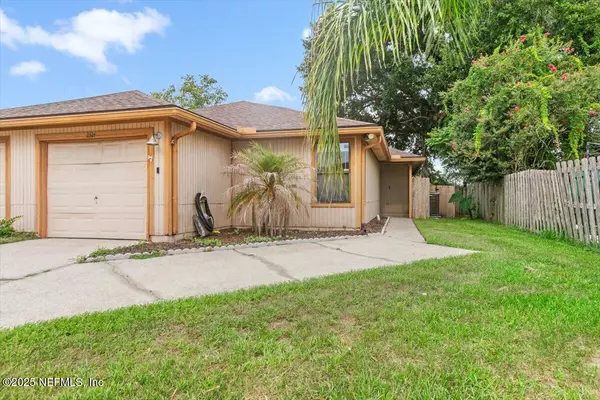 2324 IRONSTONE DR E, Jacksonville, FL 32246