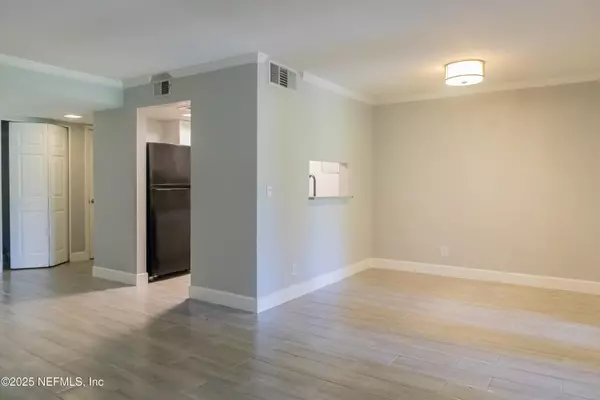 Jacksonville, FL 32217,3900 MISSION DR #3