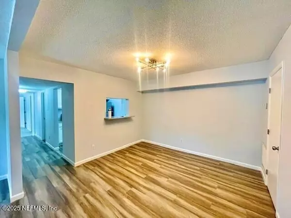 Jacksonville, FL 32257,3765 CROWN POINT RD #9