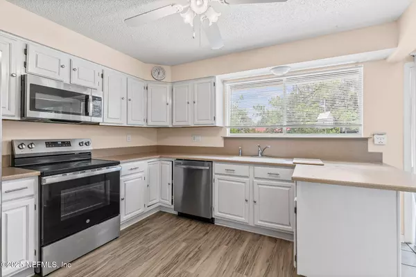 Jacksonville, FL 32223,11539 LAKE RIDE DR