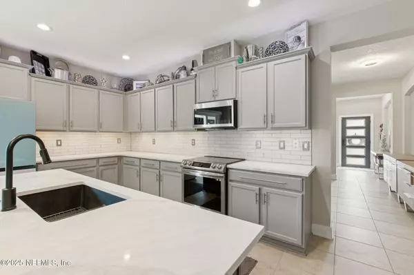 Jacksonville, FL 32257,10284 OXFORD LAKES DR