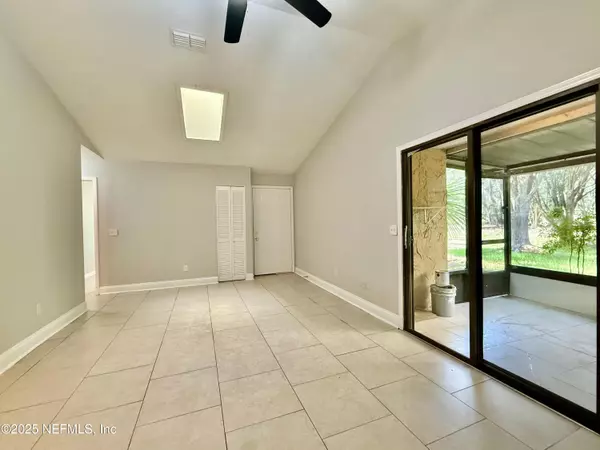 Jacksonville, FL 32257,3801 CROWN POINT RD #1074