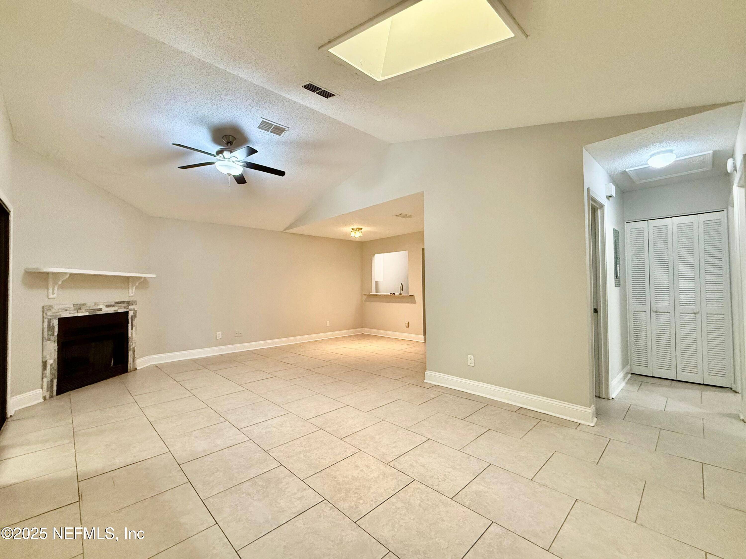 Jacksonville, FL 32257,3801 CROWN POINT RD #1074