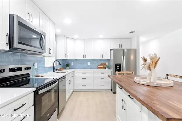 Jacksonville Beach, FL 32250,1420 CONSTITUTION PL