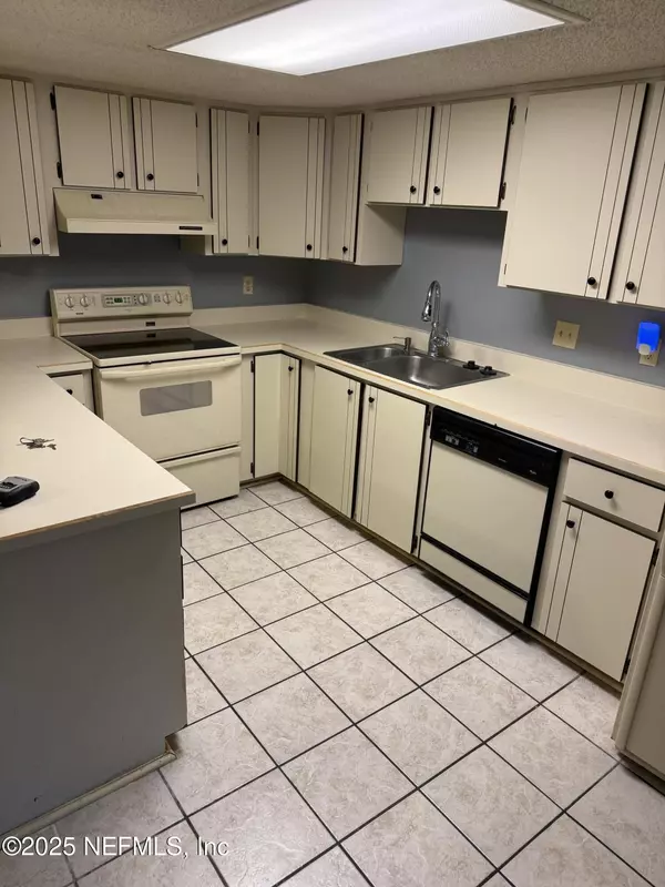 Jacksonville, FL 32257,10507 BIGTREE CIR