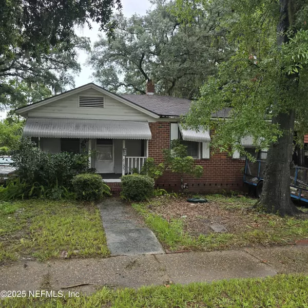8135 PAUL JONES DR, Jacksonville, FL 32208