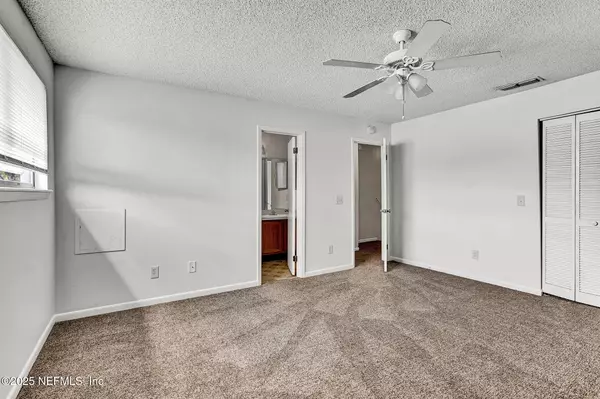 Jacksonville, FL 32244,5587 GREATPINE LN S