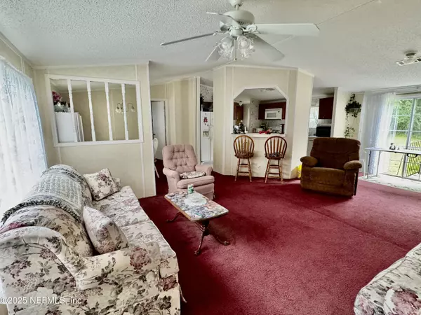 Interlachen, FL 32148,322 6TH WAY