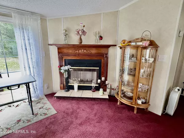 Interlachen, FL 32148,322 6TH WAY