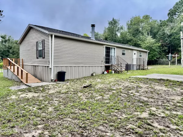 Interlachen, FL 32148,322 6TH WAY