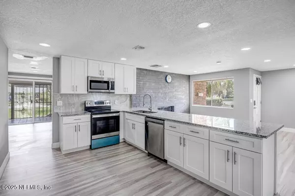 Jacksonville, FL 32218,1215 BLUEHILL DR N