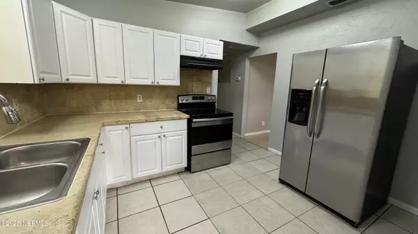 1053 CHERBOURG AVE E, Jacksonville, FL 32205