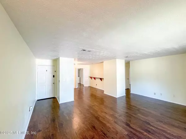 Jacksonville, FL 32217,4915 BAYMEADOWS RD #13D